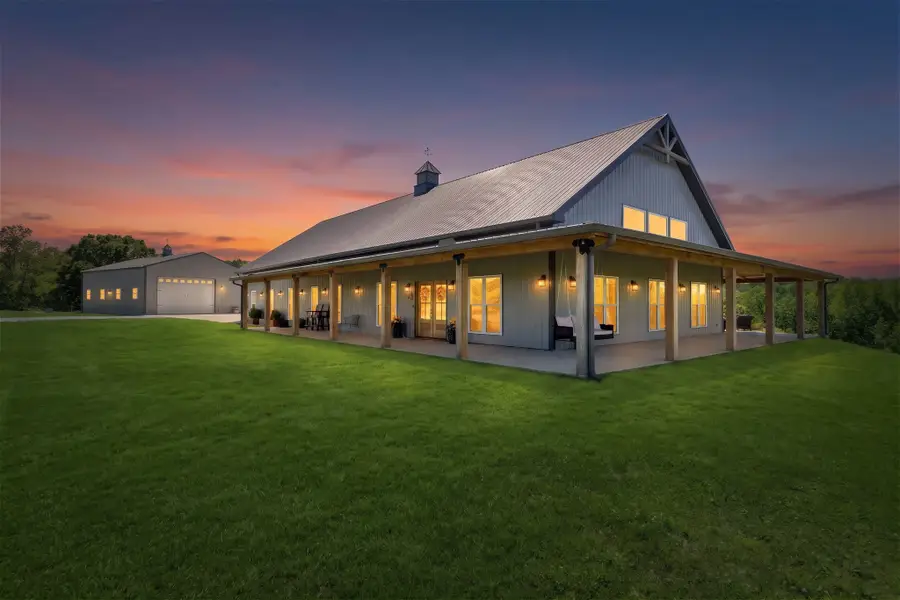 1071 Sycamore Ln, Nunnelly, TN 37137 - #2