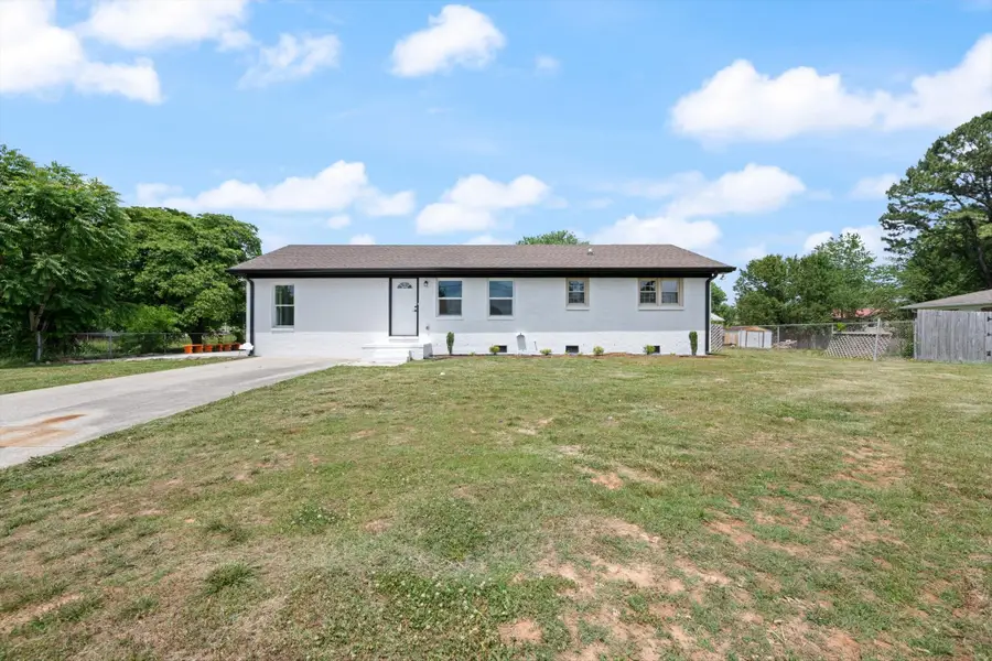 330 Lagoon Dr, McMinnville, TN 37110 - #2