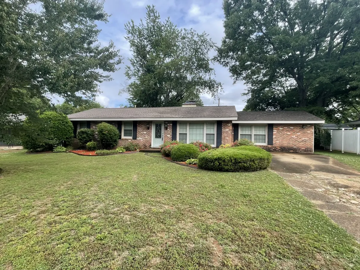 1977 Holiday Dr, Florence, AL 35630 - #1