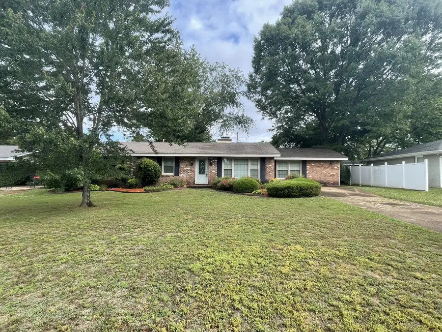 1977 Holiday Dr, Florence, AL 35630 - #2
