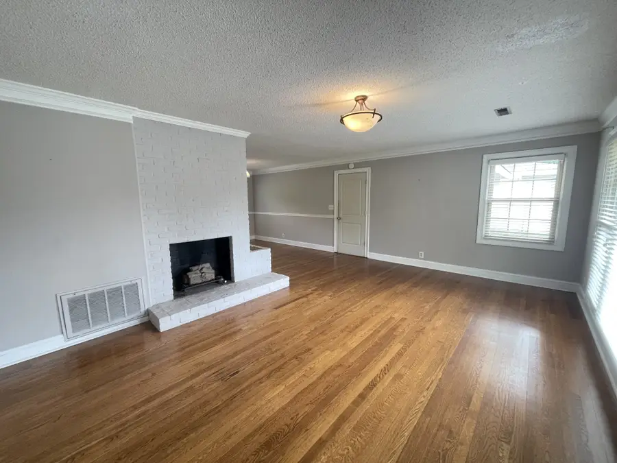 1977 Holiday Dr, Florence, AL 35630 - #3