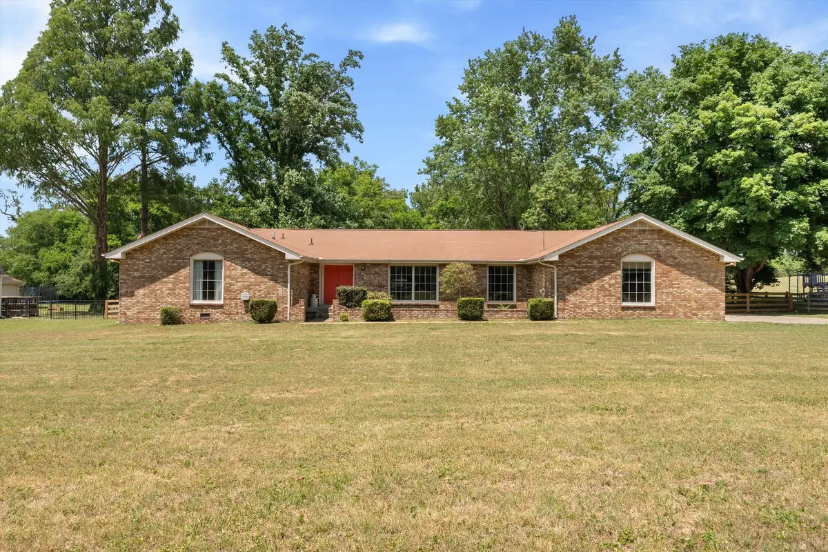 625 Hidden Acres Dr, Madison, TN 37115 - #1