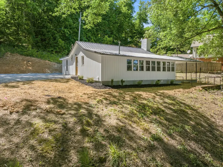 549 Little Jackson Ln, Parsons, TN 38363 - #3