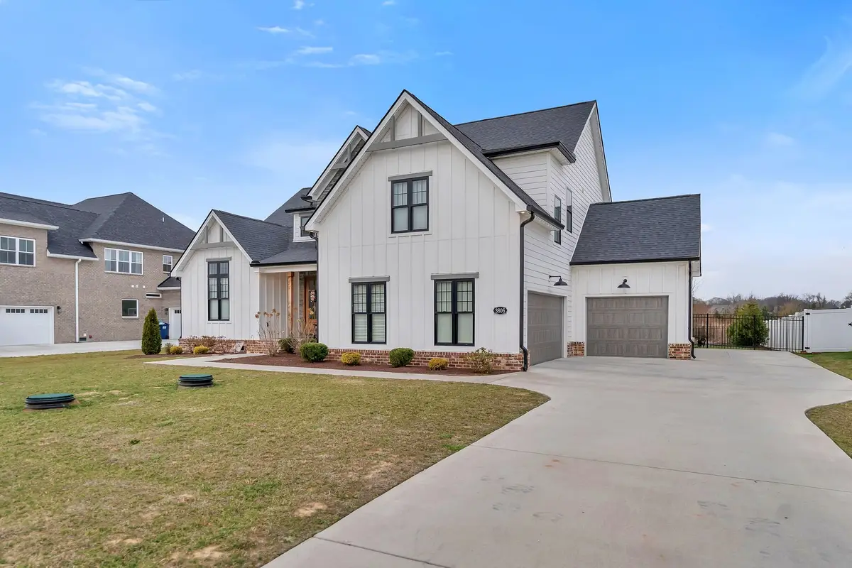 3806 Carriage Dr, Murfreesboro, TN 37128 - #1