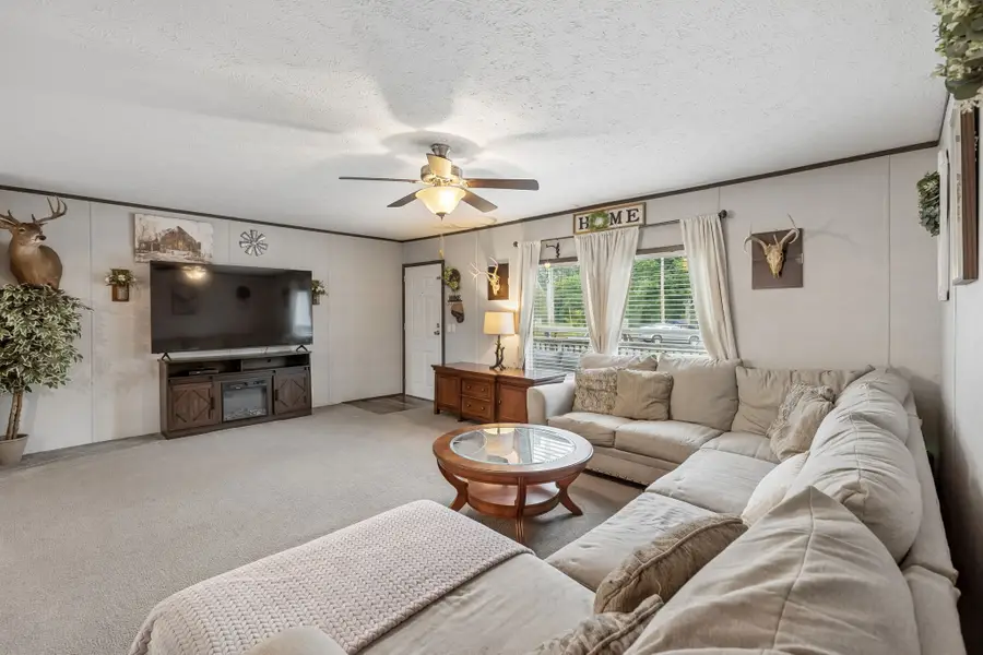 595 Days Rd, Lafayette, TN 37083 - #3