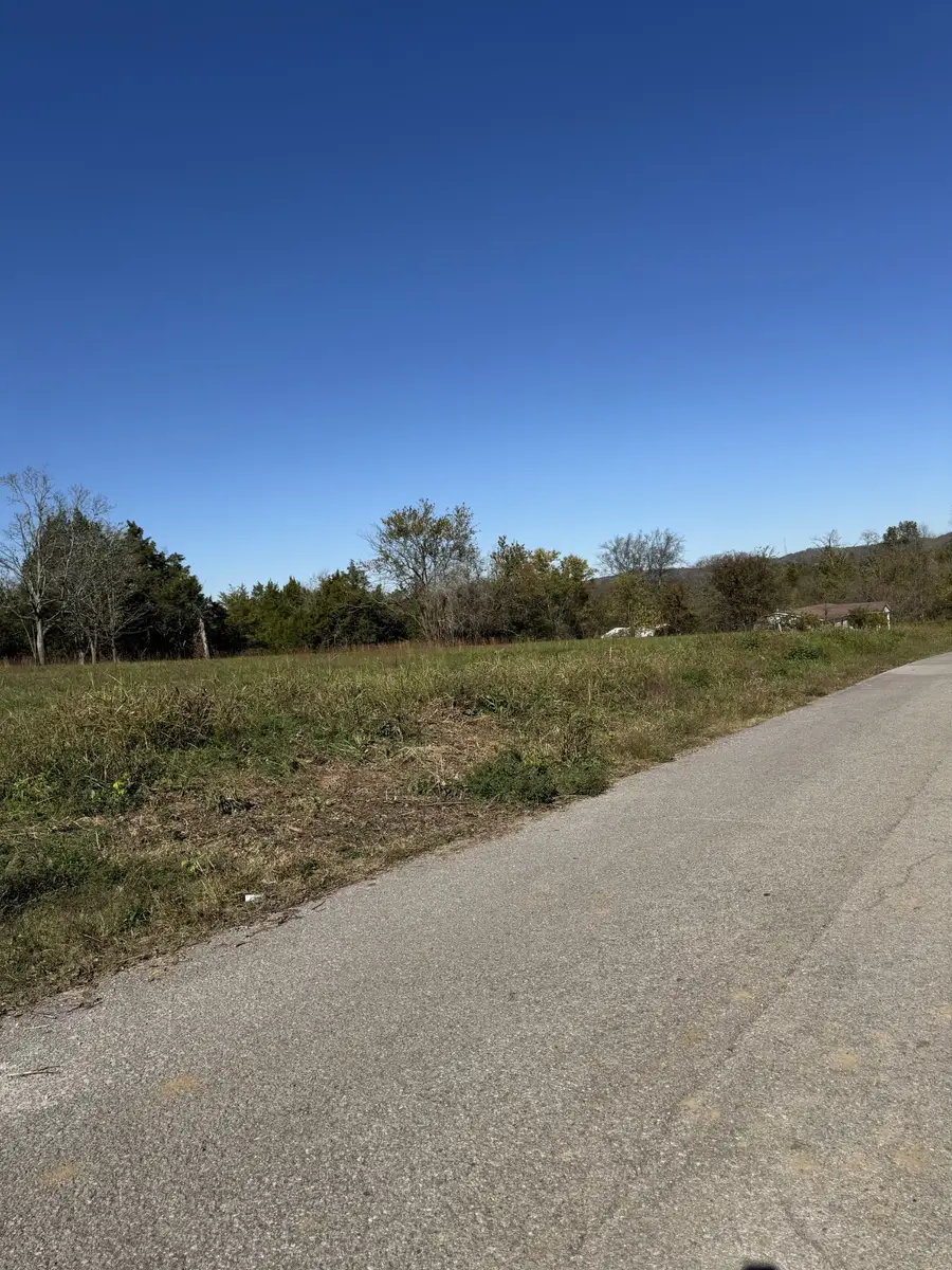 1555 E Stewarts Ln, Nashville, TN 37218 - #3