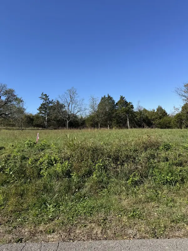 1547 E Stewarts Ln, Nashville, TN 37218