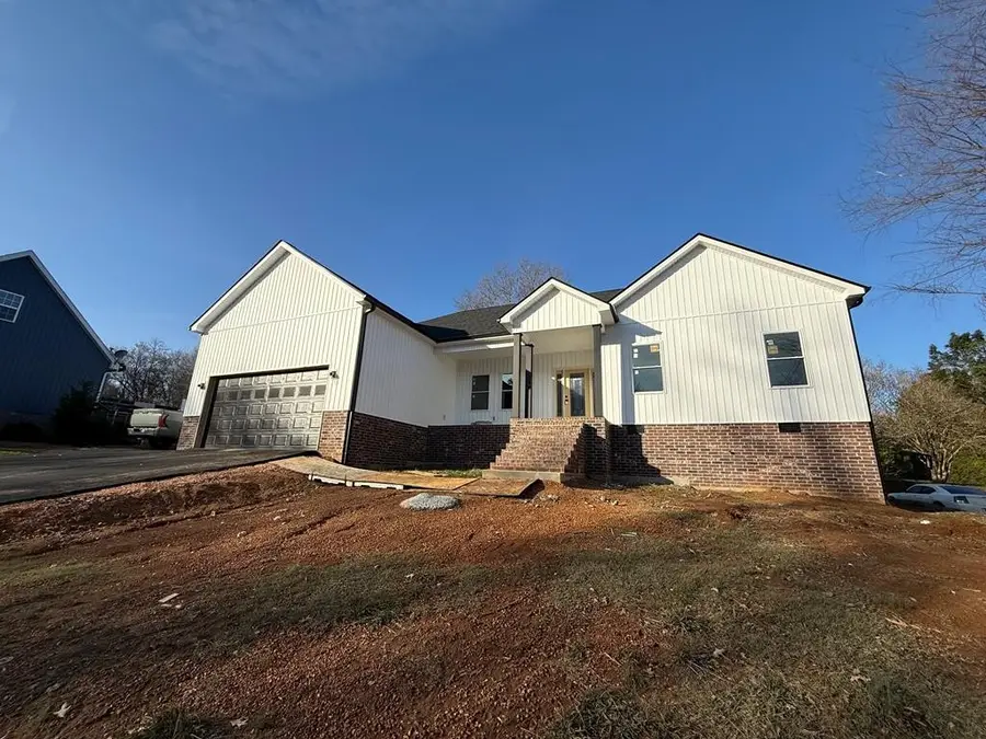 1322 E Blythe St, Paris, TN 38242 - #2