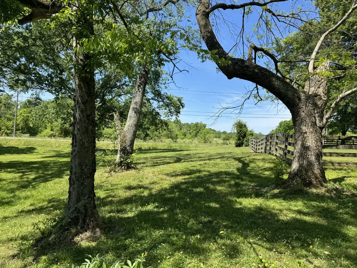544 Upper Station Camp Crk Rd, Gallatin, TN 37066 - #1