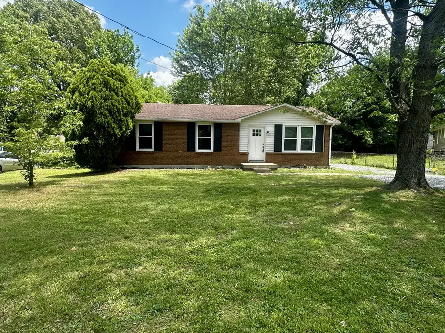 411 Julie Dr, Clarksville, TN 37042 - #2