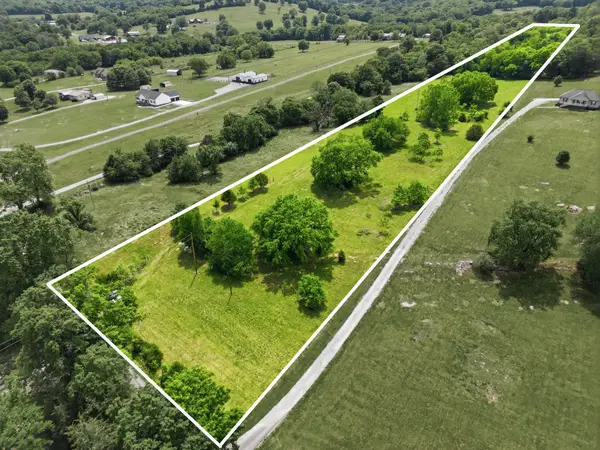 12 Glasgow Branch Rd, Hartsville, TN 37074