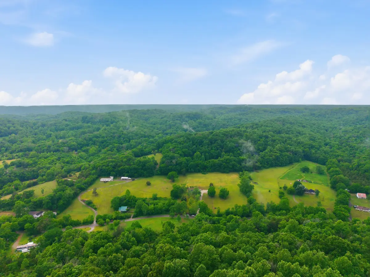 615 Rogues Fork Rd, Bethpage, TN 37022 - #1