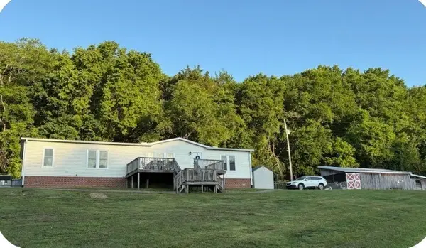 593 Rogues Fork Rd, Bethpage, TN 37022