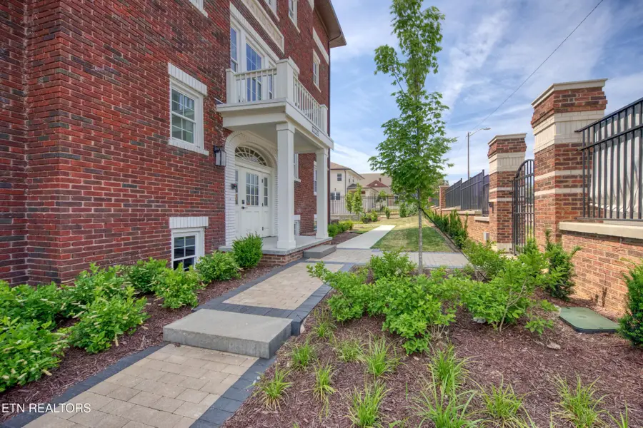 2724 E Magnolia Ave #402, Knoxville, TN 37914 - #3