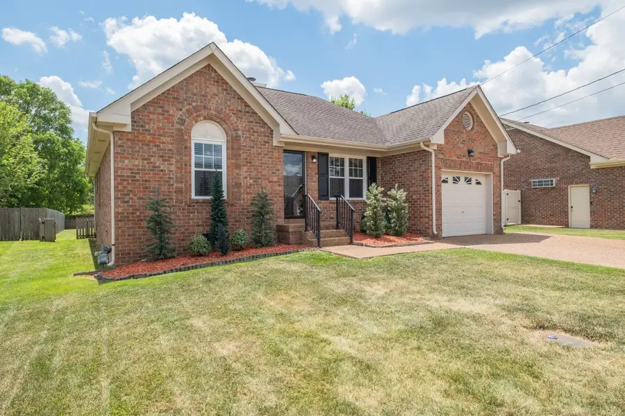 120 Cloverfield Ct, Hendersonville, TN 37075 - #2