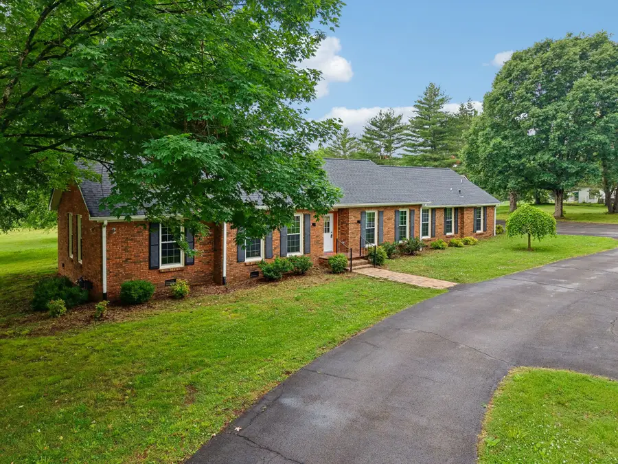 1701 Logan Dr, Columbia, TN 38401 - #3