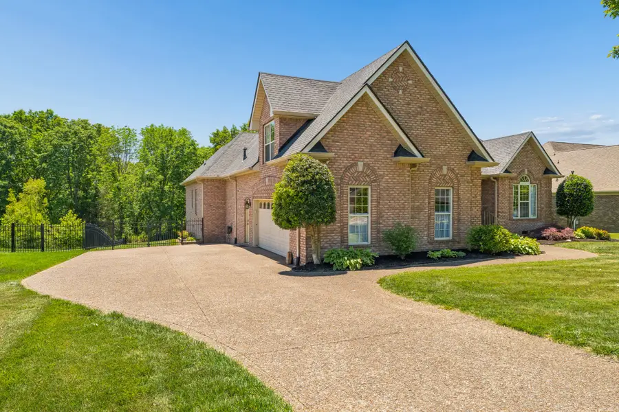 1038 Briarwood Dr, Cottontown, TN 37048 - #2