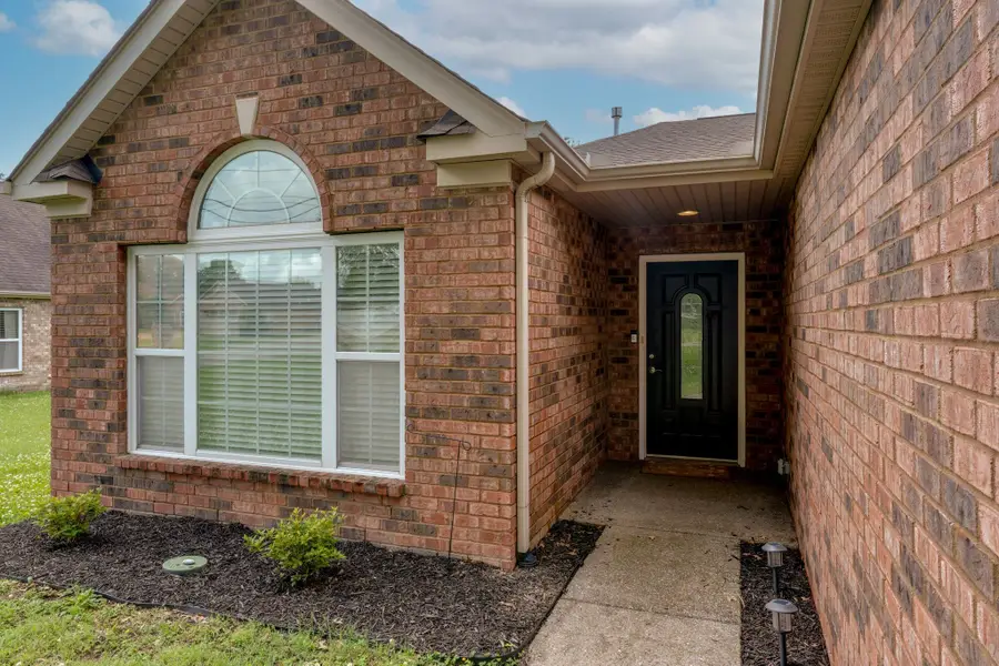 208 Remington Ave, Gallatin, TN 37066 - #2