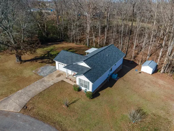 3117 Country Side Dr, Centerville, TN 37033