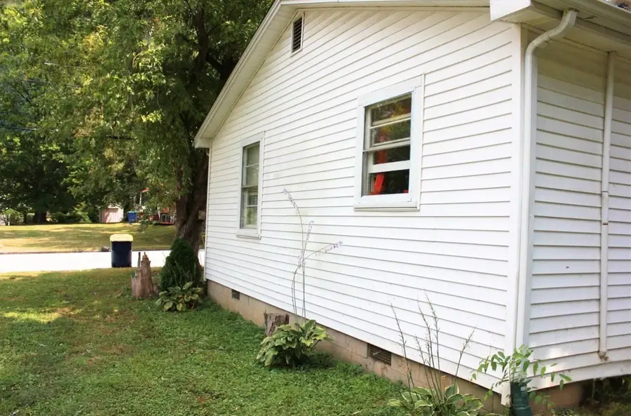 372 S Spring St, Russellville, KY 42276 - #2