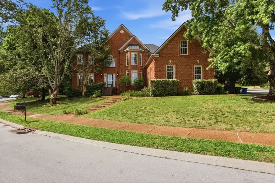 420 Chamberlain Park Ln, Franklin, TN 37069 - #3