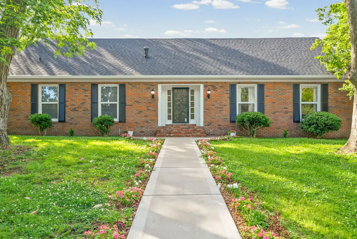 635 Country Club Ln, Hopkinsville, KY 42240 - #1