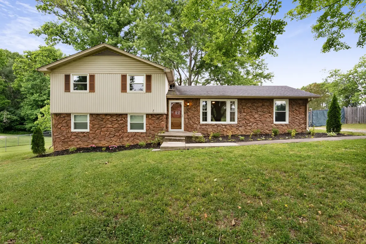 108 W Circle Dr, Burns, TN 37029 - #1