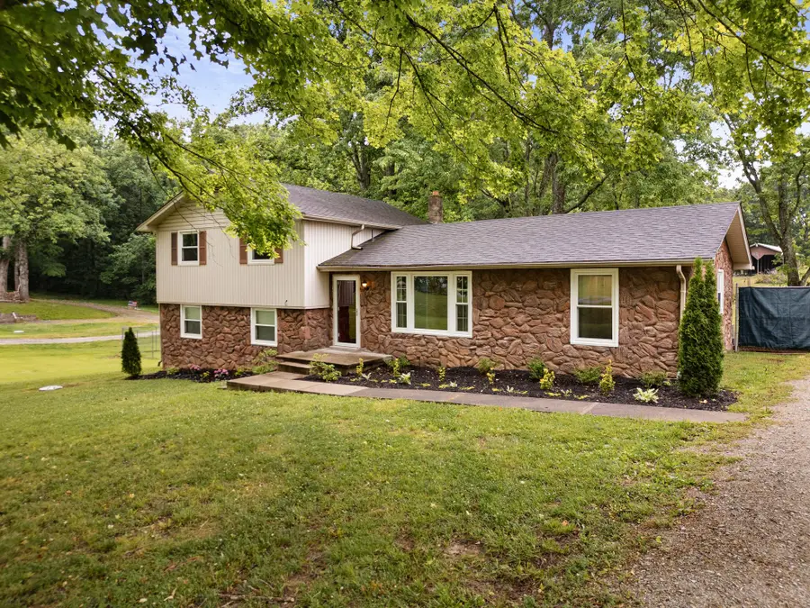 108 W Circle Dr, Burns, TN 37029 - #2