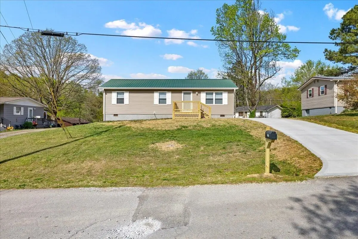 400 N Iowa Avenue, Etowah, TN 37331 - #1