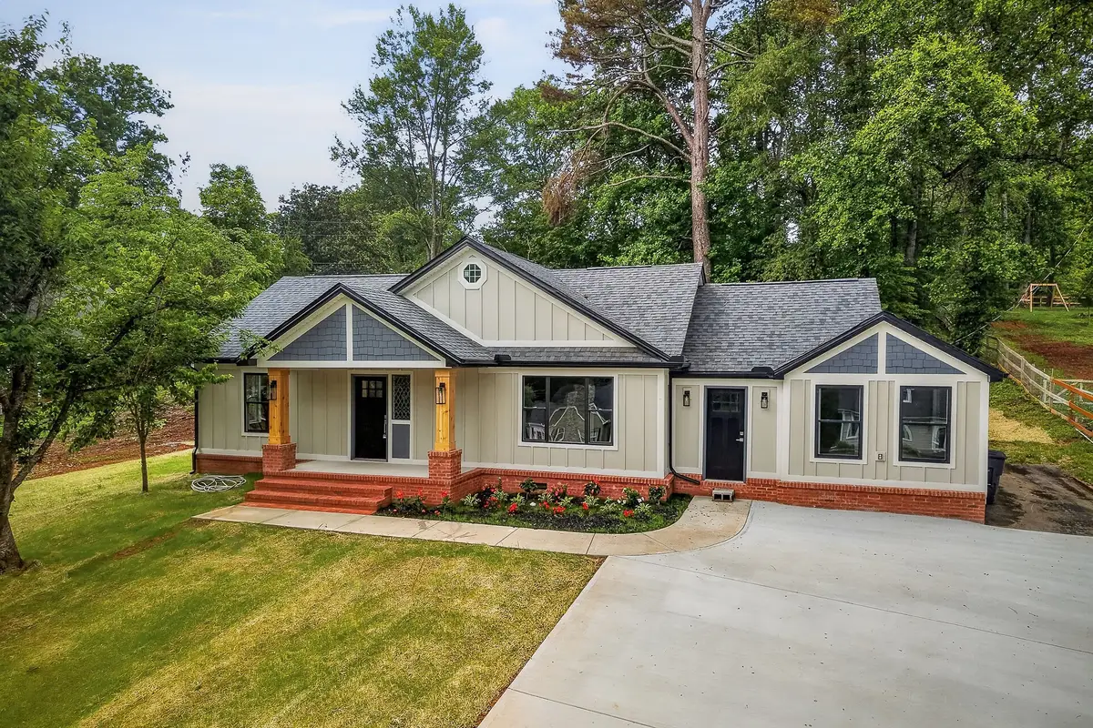 303 Westwood Dr, McMinnville, TN 37110 - #1