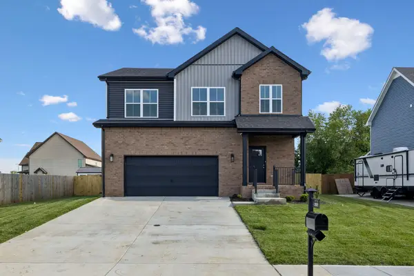1702 Cabana Dr, Clarksville, TN 37042