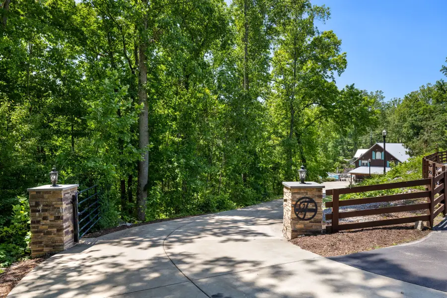 7646 Highway 100, Bon Aqua, TN 37025 - #2