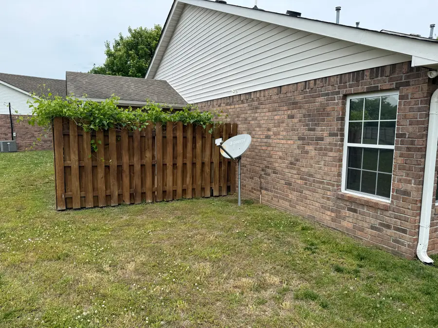 1311 Crofton Park Ct, Columbia, TN 38401 - #3