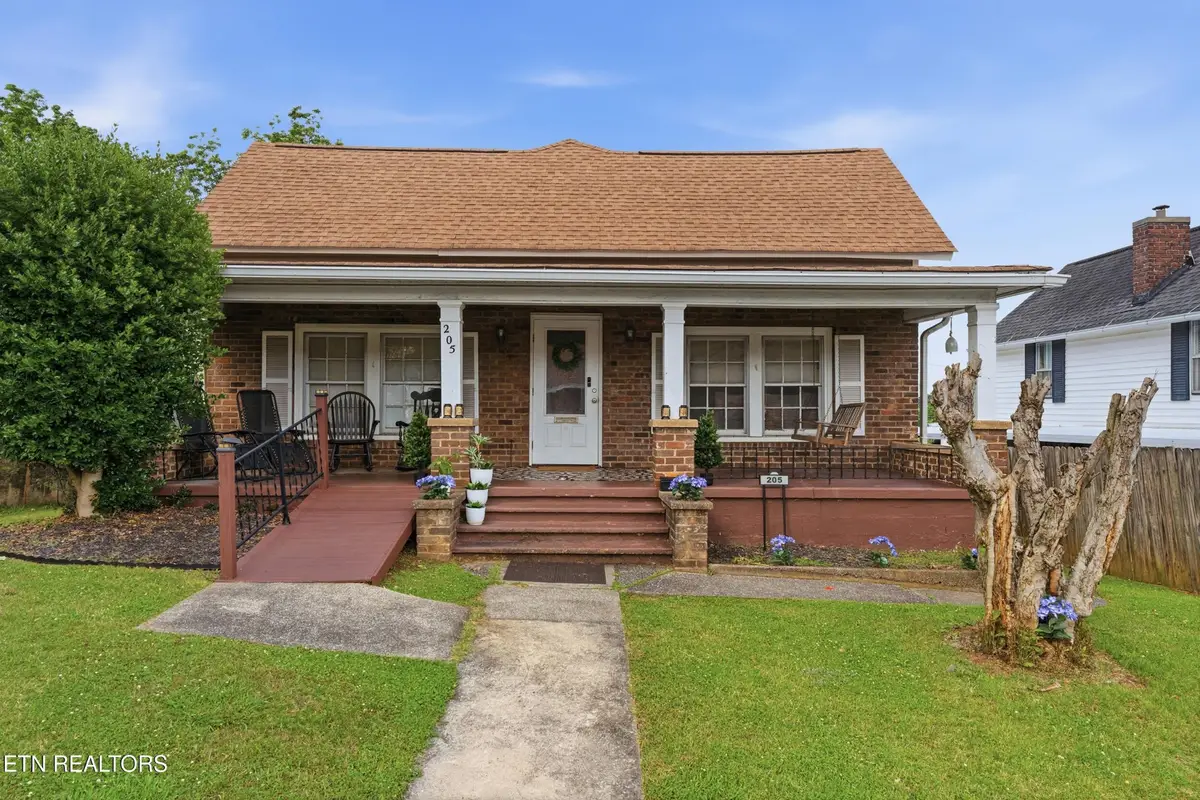 205 Kingston St, Lenoir City, TN 37771 - #1