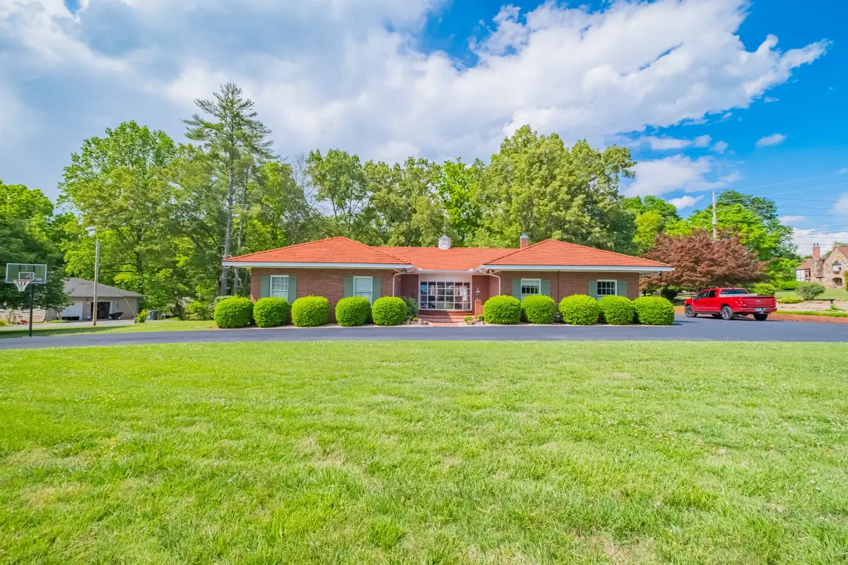 200 Westbrook Ln, McMinnville, TN 37110 - #1