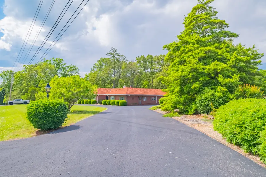 200 Westbrook Ln, McMinnville, TN 37110 - #2
