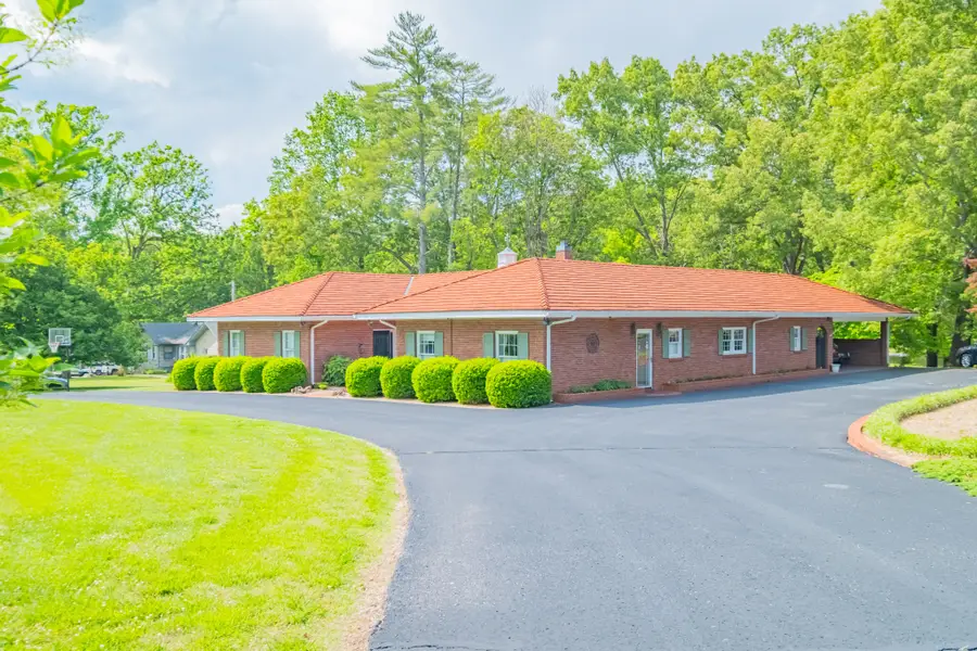 200 Westbrook Ln, McMinnville, TN 37110 - #3