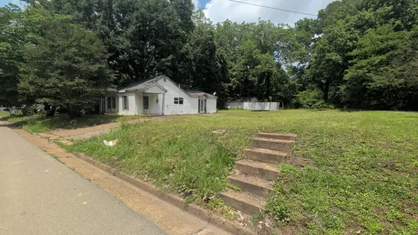 1742 E Wheeler St, Dyersburg, TN 38024