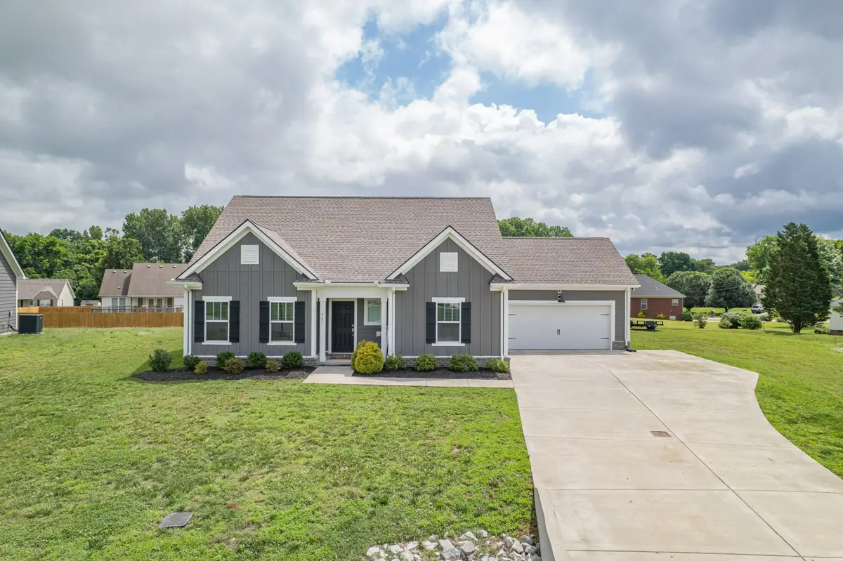 727 Larry Cir, Mount Pleasant, TN 38474 - #1