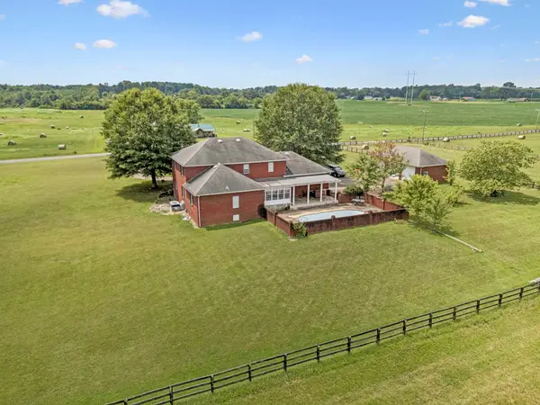 33 Bishop Rd, Lawrenceburg, TN 38464
