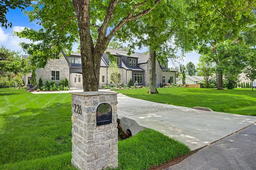 226 Williamsburg Cir, Brentwood, TN 37027 - #3