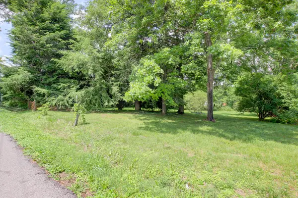 935 Circle Dr, Clarksville, TN 37043