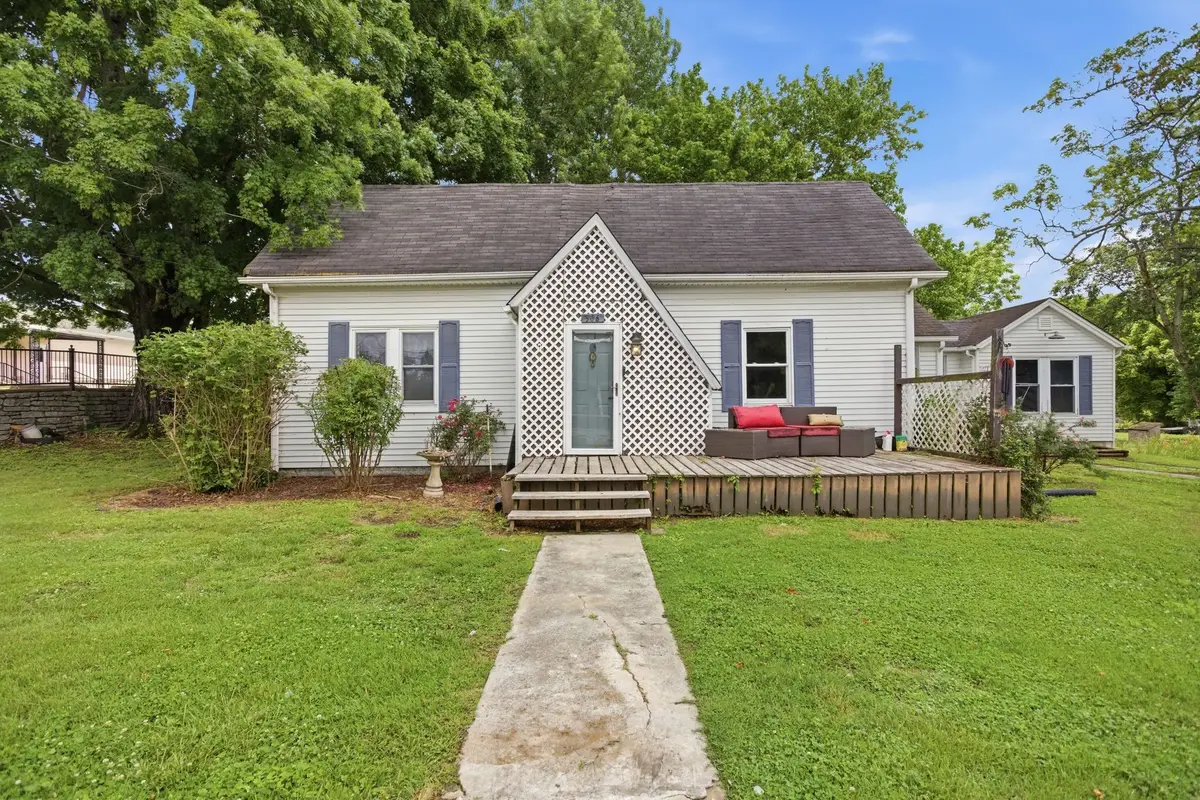 306 N Main St, Cornersville, TN 37047 - #1