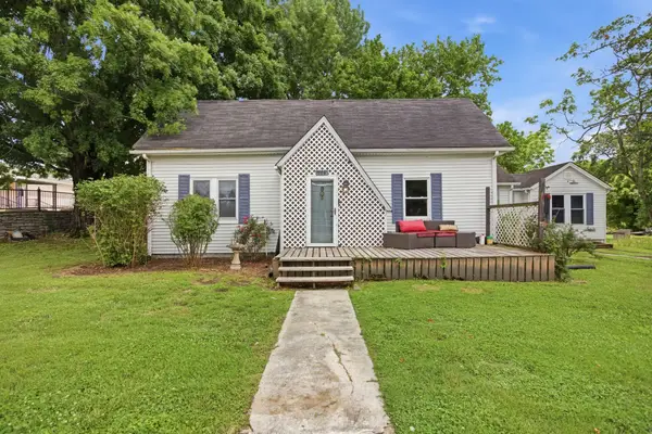 306 N Main St, Cornersville, TN 37047