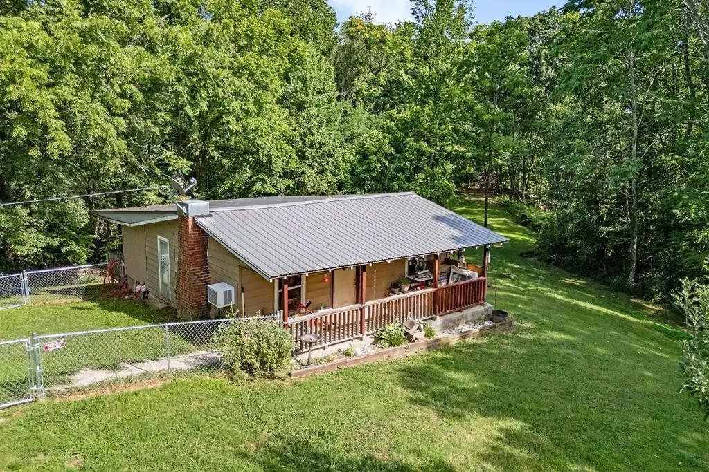 300 Poston Ridge Ln, Gainesboro, TN 38562 - #1