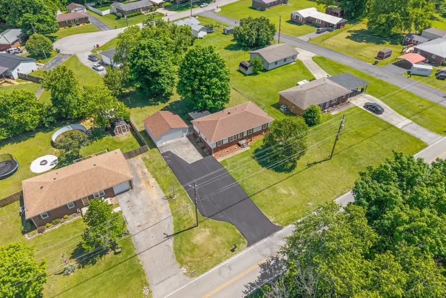 711 Sanderson Dr, Hopkinsville, KY 42240 - #2