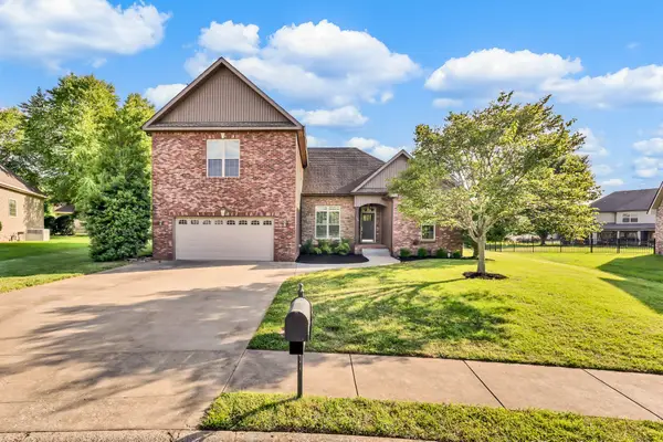 126 Parkland Cir, Clarksville, TN 37043