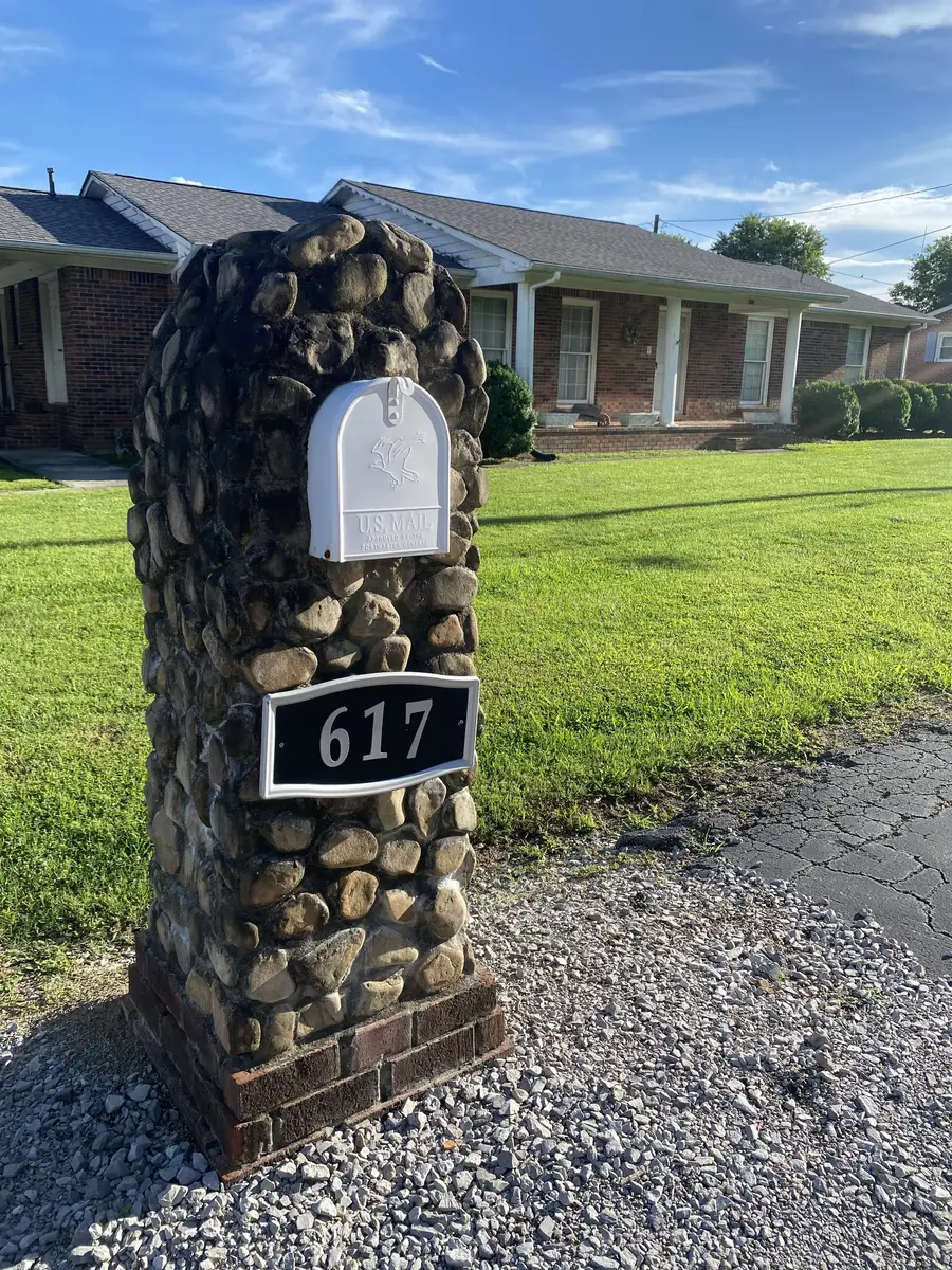 615 Cill St, Smithville, TN 37166 - #3