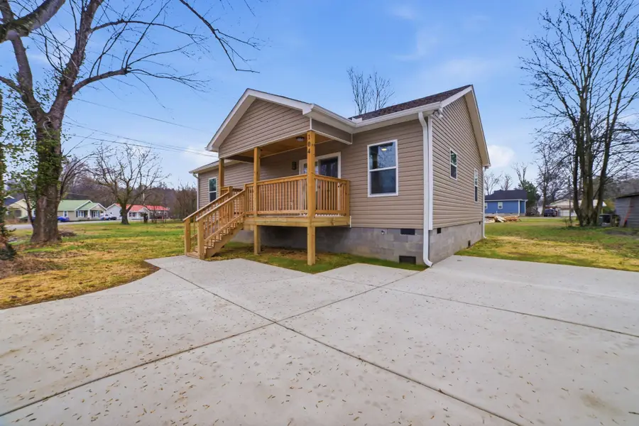 104 Fairground Dr, Waverly, TN 37185 - #2