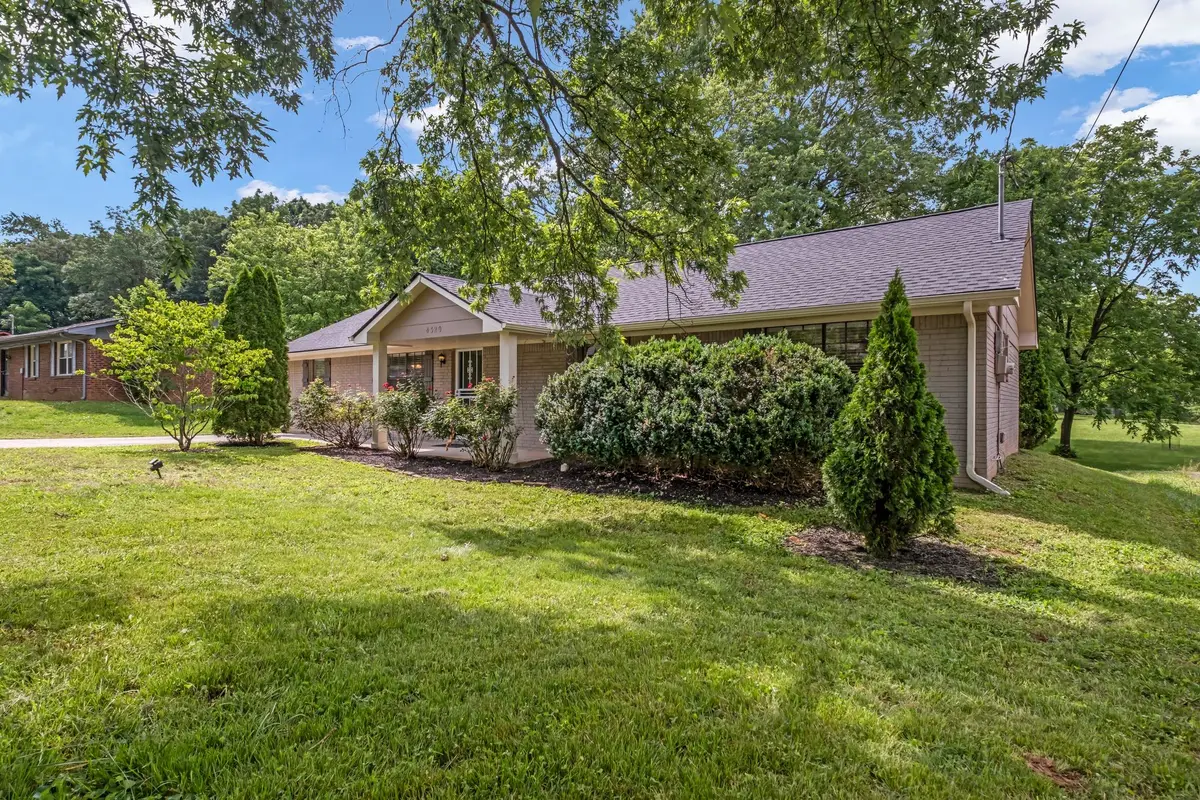 4320 Central Valley Dr, Hermitage, TN 37076 - #1